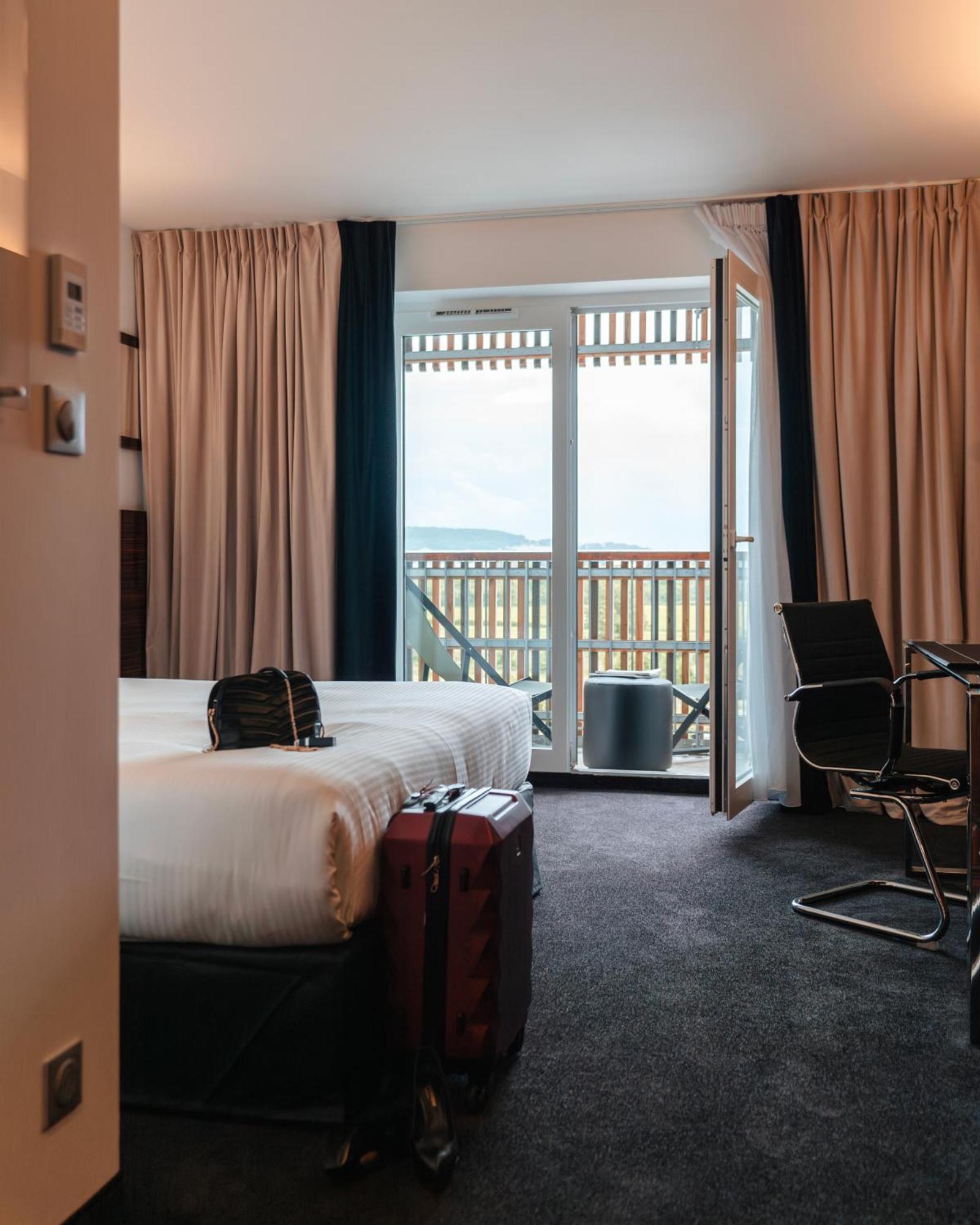 Westotel Taverny - Paris Val-D'Oise Экстерьер фото